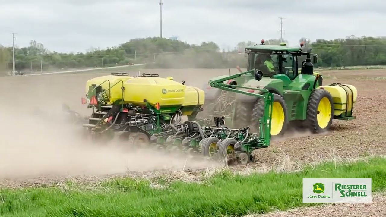 John Deere 9420R with a 1775NT 16-Row Planter Utilizing AutoPath | Riesterer & Schnell