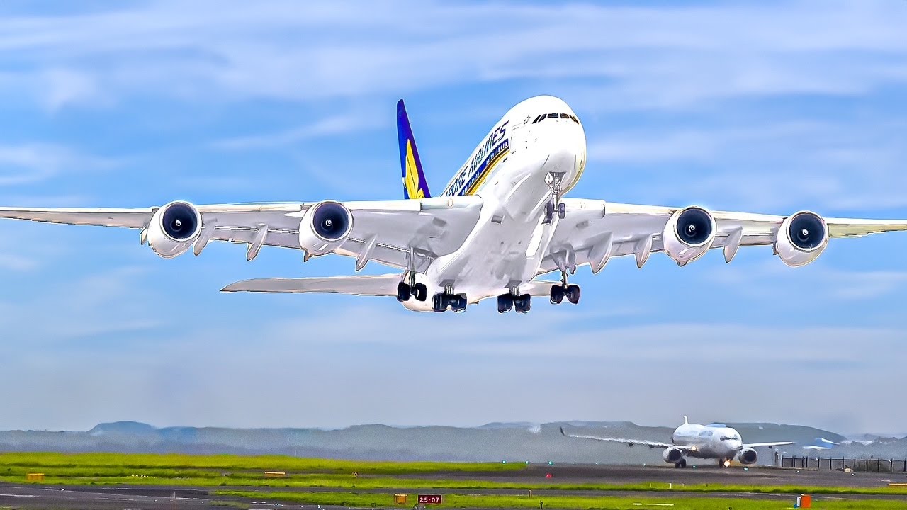 ✈️ 20 MINUTES of CLOSE UP TAKE OFFS & LANDINGS  Sydney Airport Plane Spotting