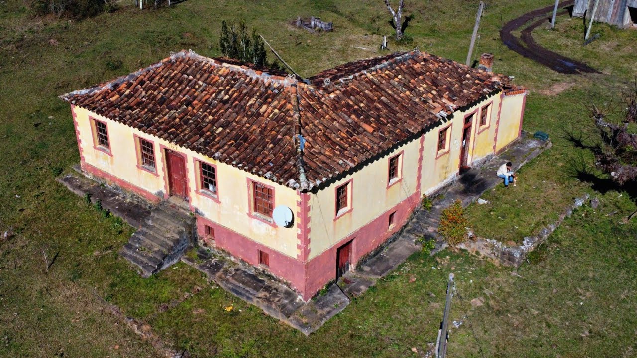 HOMEM  SOLTEIRO DE 66 ANOS VIVE ISOLADO NO CASARÃO COM MUITAS COISAS LINDAS DE VER