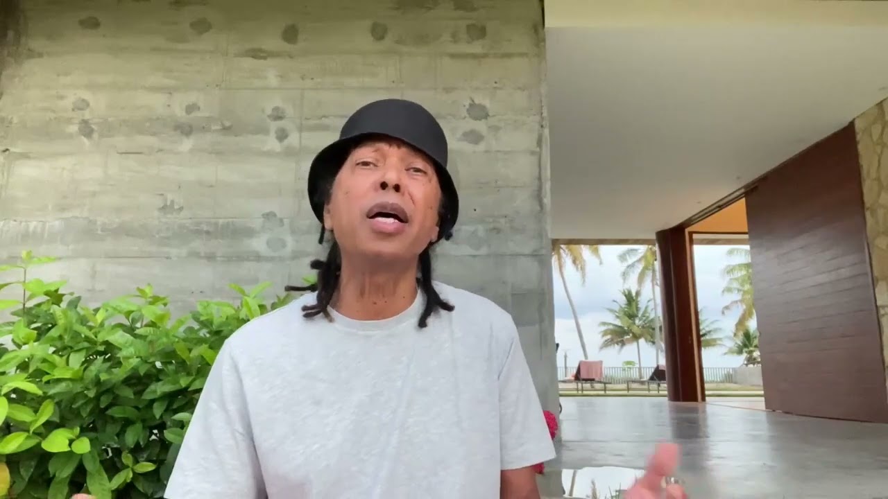 Djavan canta 