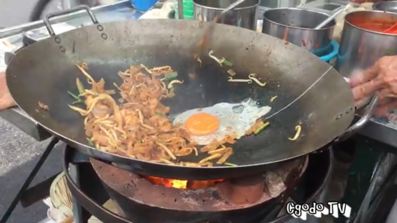 40+ Year Old Penang Charcoal Char Koay Teow / Penang Street Food