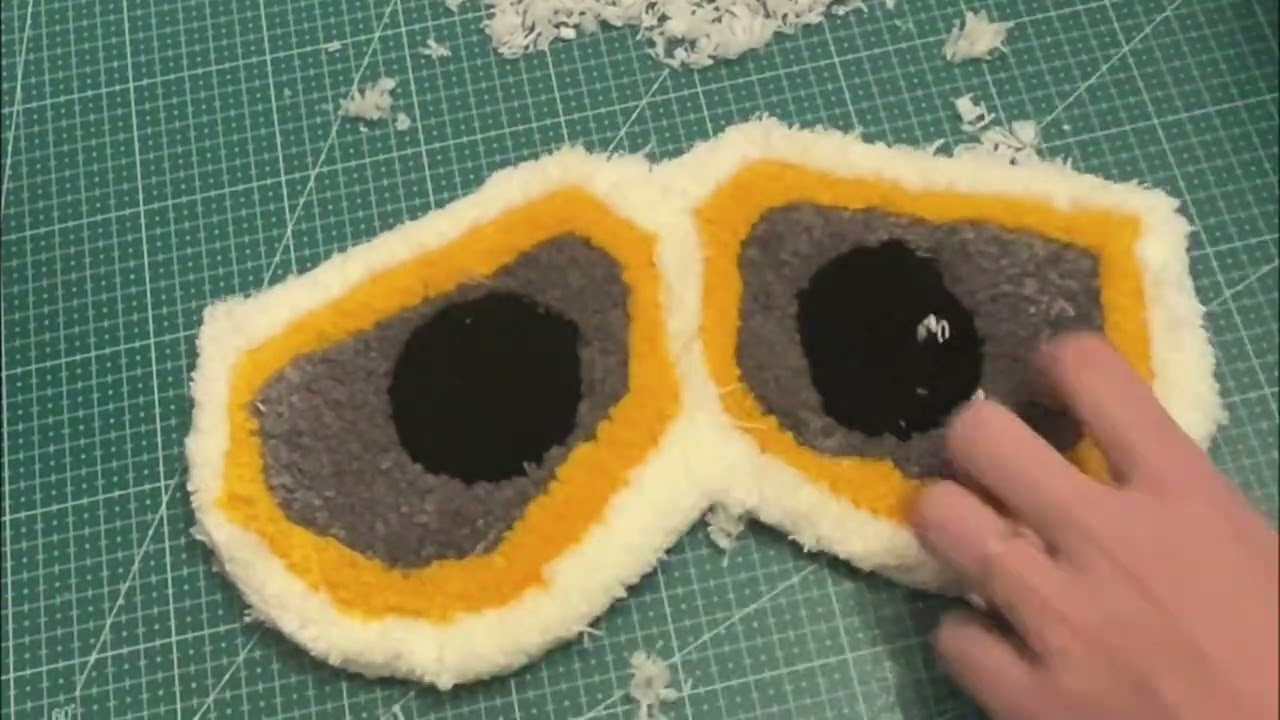 Finitions d’un tapis tufté – Pose de la doublure & bords propres (tuto ASMR)