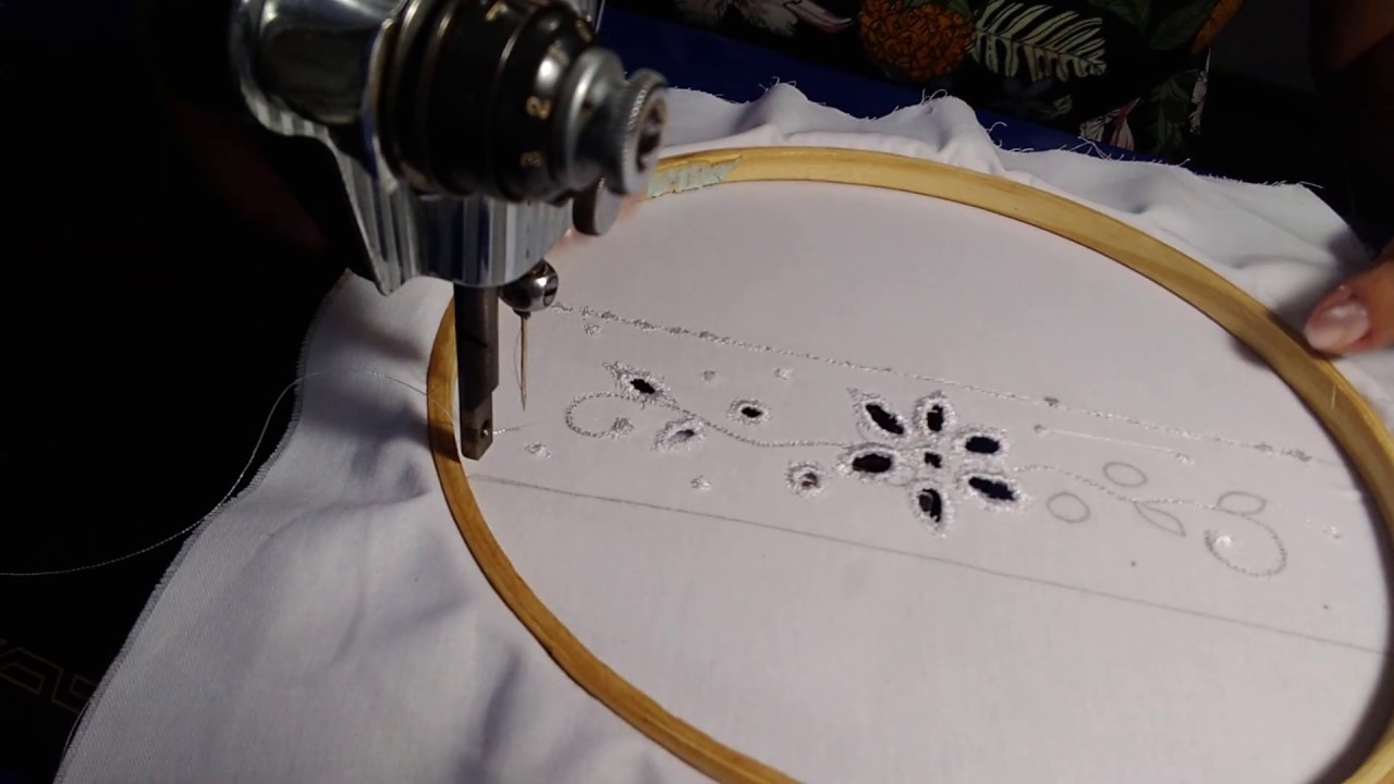 Bordado Inglês na Máquina Pretinha a Pedal. Home Machine Embroidery