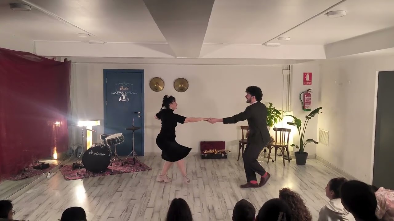 María & Aurélien - Social Dancing in Barcelona