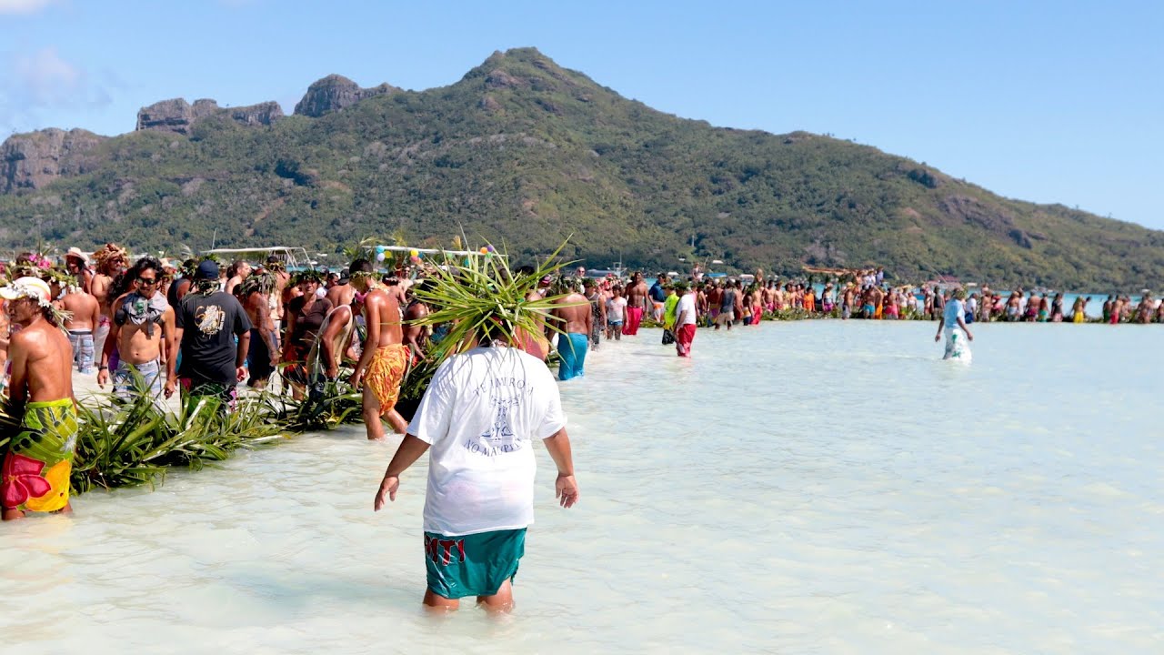 Worldwide Voyage | Maupiti Stone Fishing