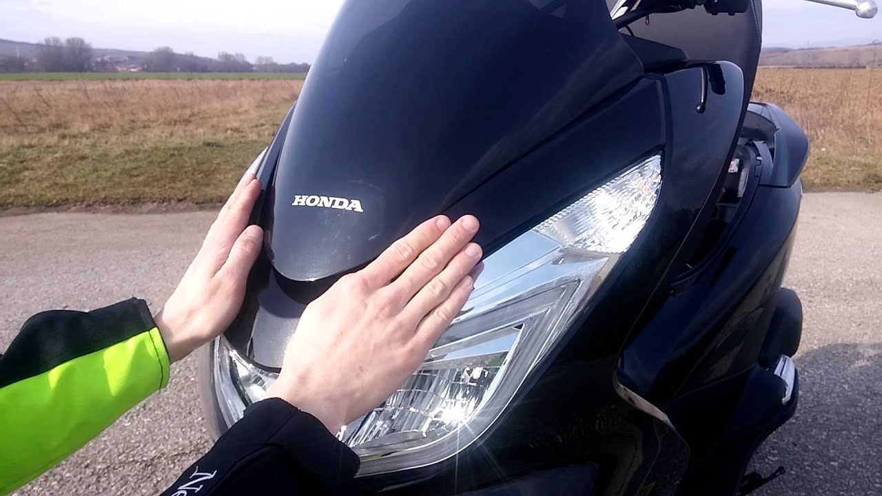 Honda PCX 2014/2015 - How to remove windshield / Demontáž štítu