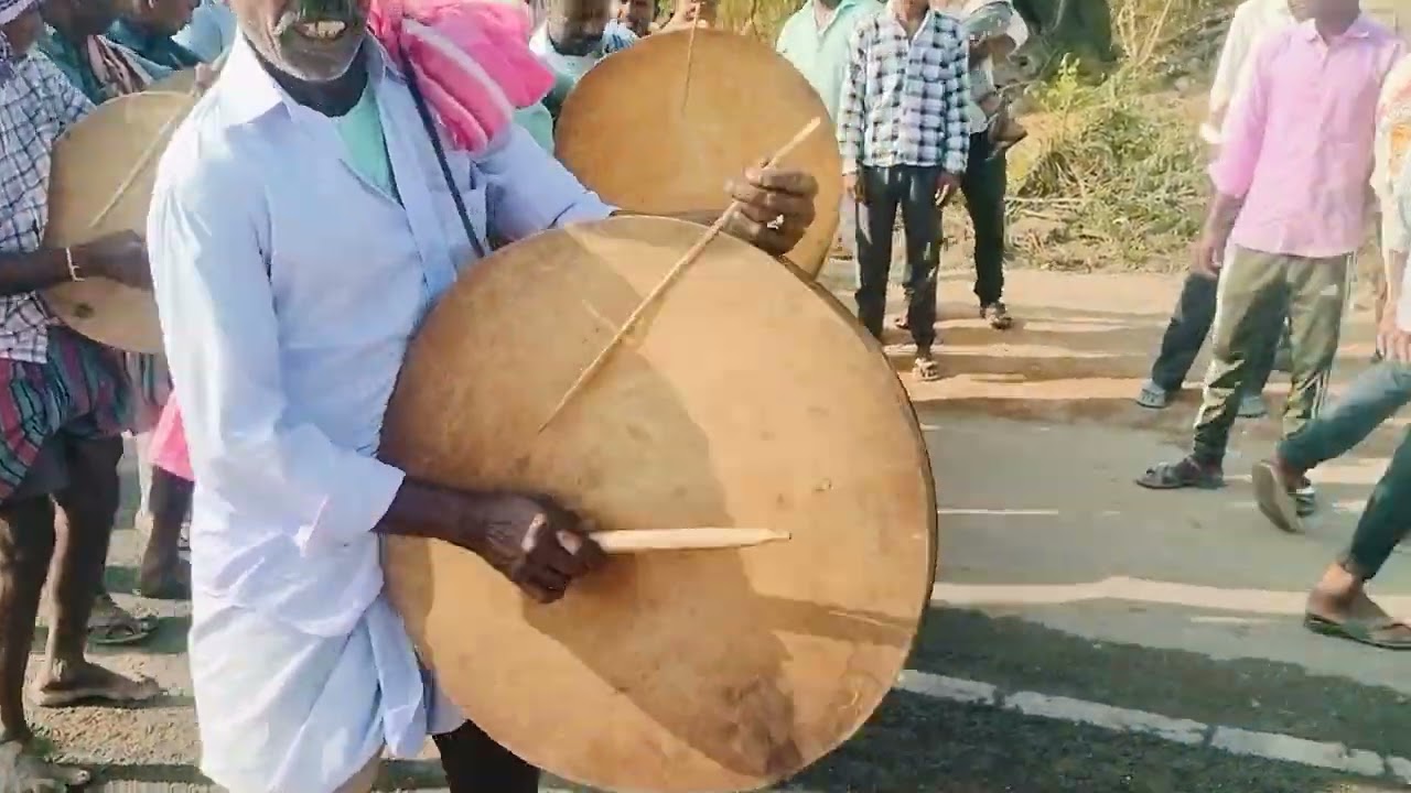 ಗುಡೇಕೋಟೆಯಲ್ಲಿ ಒನಕೆ ಓಬವ್ವನ ಶೋಭ ಯಾತ್ರೆಯಲ್ಲಿ ತಮಟೆ ಕಲೆ
