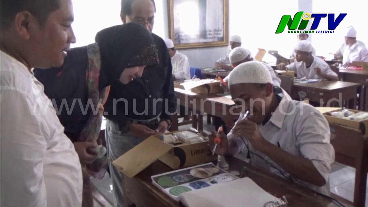 Perakitan Lampu Listrik Mandiri Rakyat (LIMAR) di Nurul Iman
