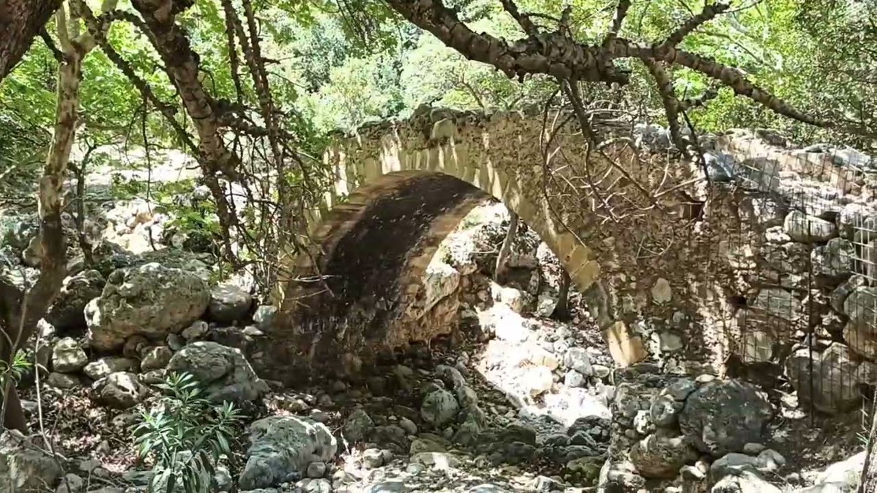 &Sigma;&eta;&rho;&iota;&kappa;&alpha;&rho;&iota;&alpha;&nu;ό (ή &Sigma;&eta;&rho;&iota;&kappa;ά&rho;&iota;&omicron;) &Phi;&alpha;&rho;ά&gamma;&gamma;&iota;, &Kappa;ί&sigma;&sigma;&alpha;&mu;&omicron;&sigmaf;, (&delta;&upsilon;&tau;&iota;&kappa;ά &tau;&omega;&nu; &Chi;&alpha;&nu;ί&omega;&nu;) - Sirikari Gorge