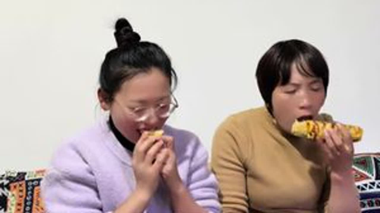 又是眼见为“食”的一天，放心，我感知幸福的能力很强，也不会再陷入小情小爱，吃点好吃就很满足了，接下来希望一切顺利！#我的乡村生活 #vlog日常