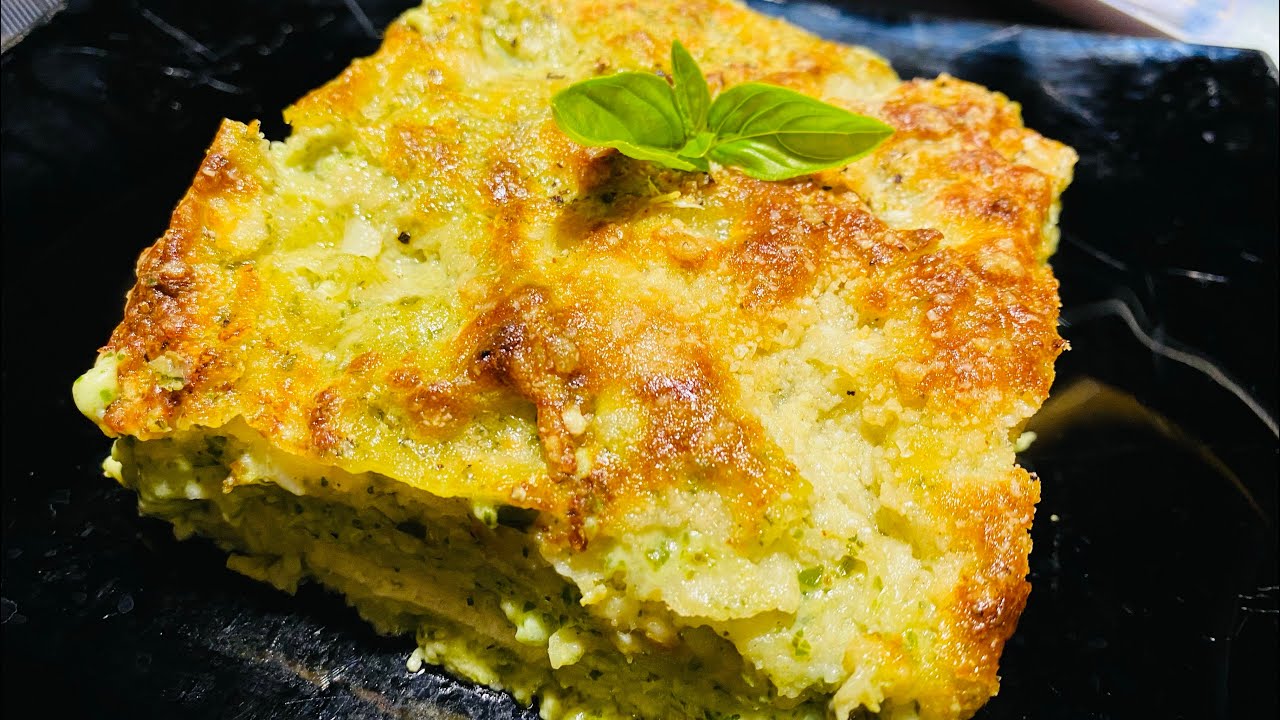 Pasta al forno lasagna con pane carasau pesto e besciamella . Stupirete tutti