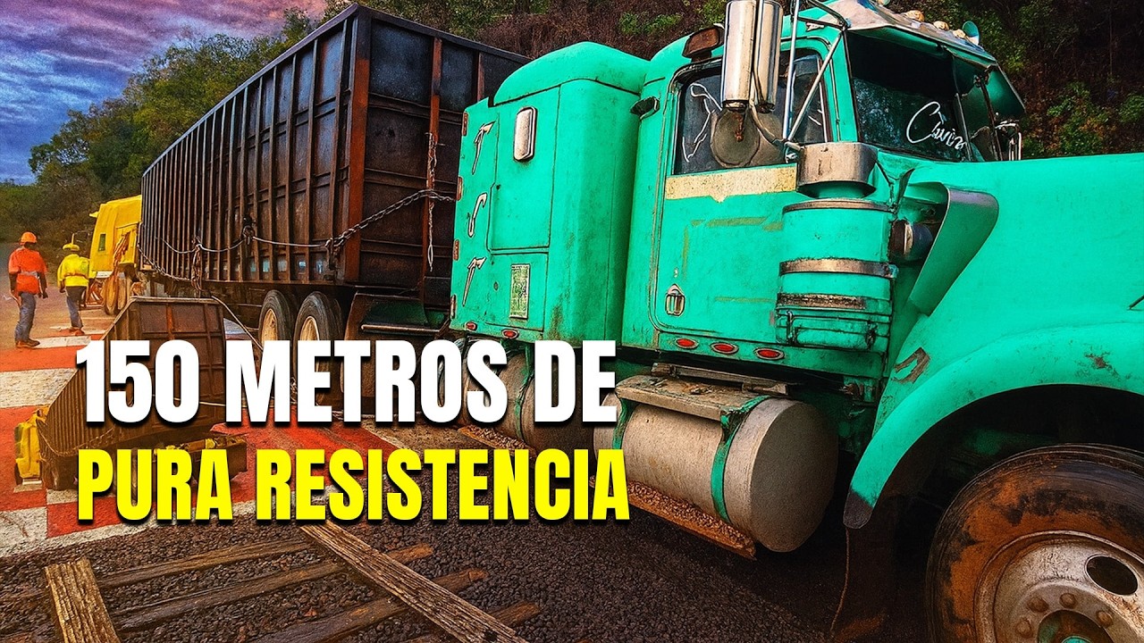 No creer&aacute;s c&oacute;mo lograron sacar esta tolva del fondo de la rampa | Rescate extremo en carretera