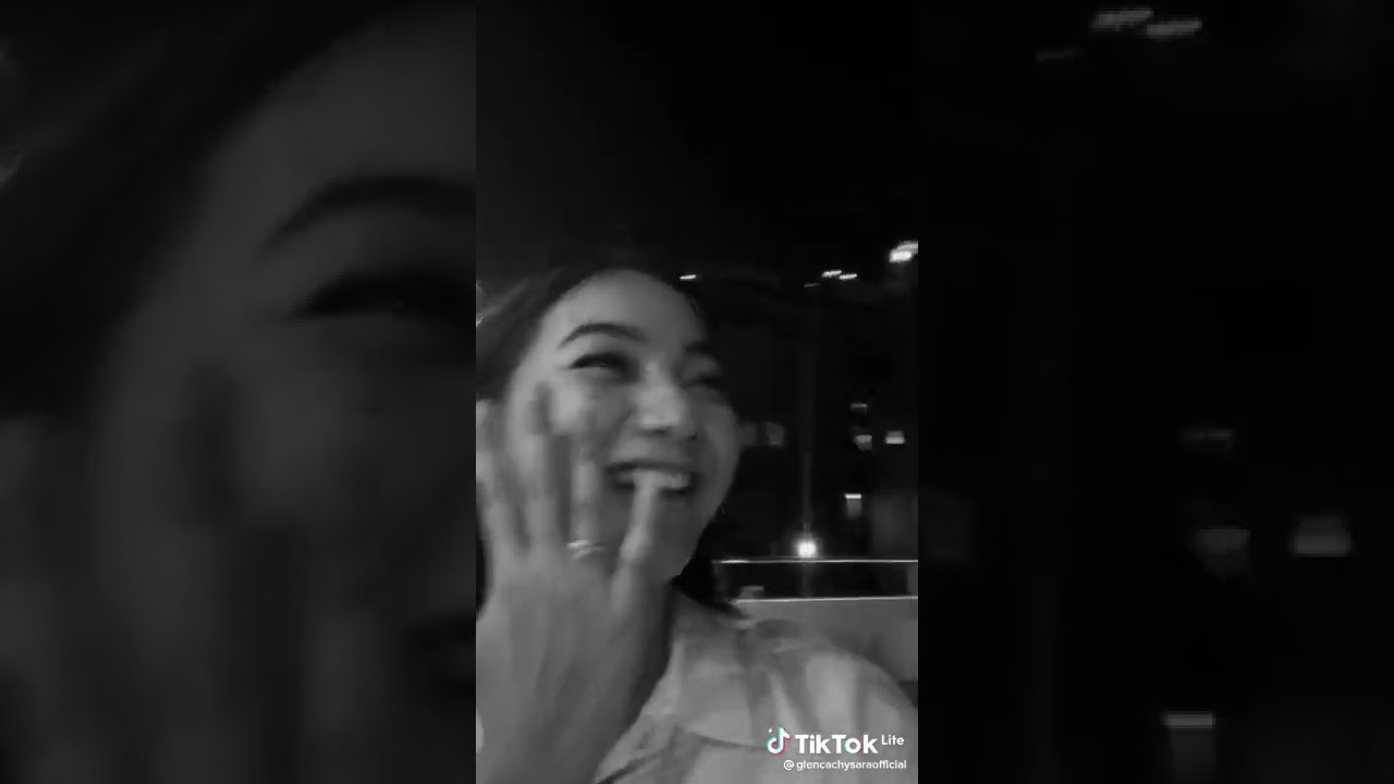 Kaka glenca terimah lamaran kaka rendi 😍so sweet banget❤❤