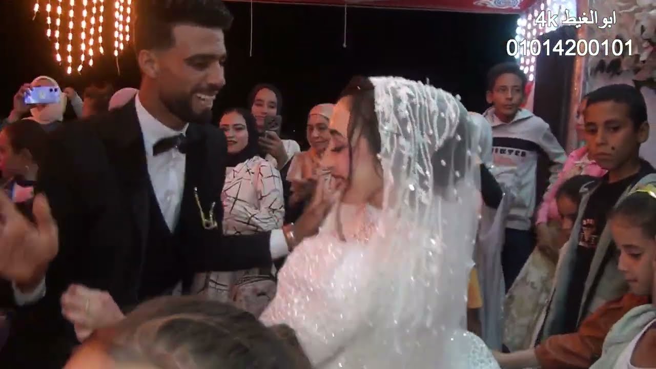 لاحوله ولاقوه الا بالله العروسه كانت هتقع من علي المسرح يارب سلم  #رحمه_محسن