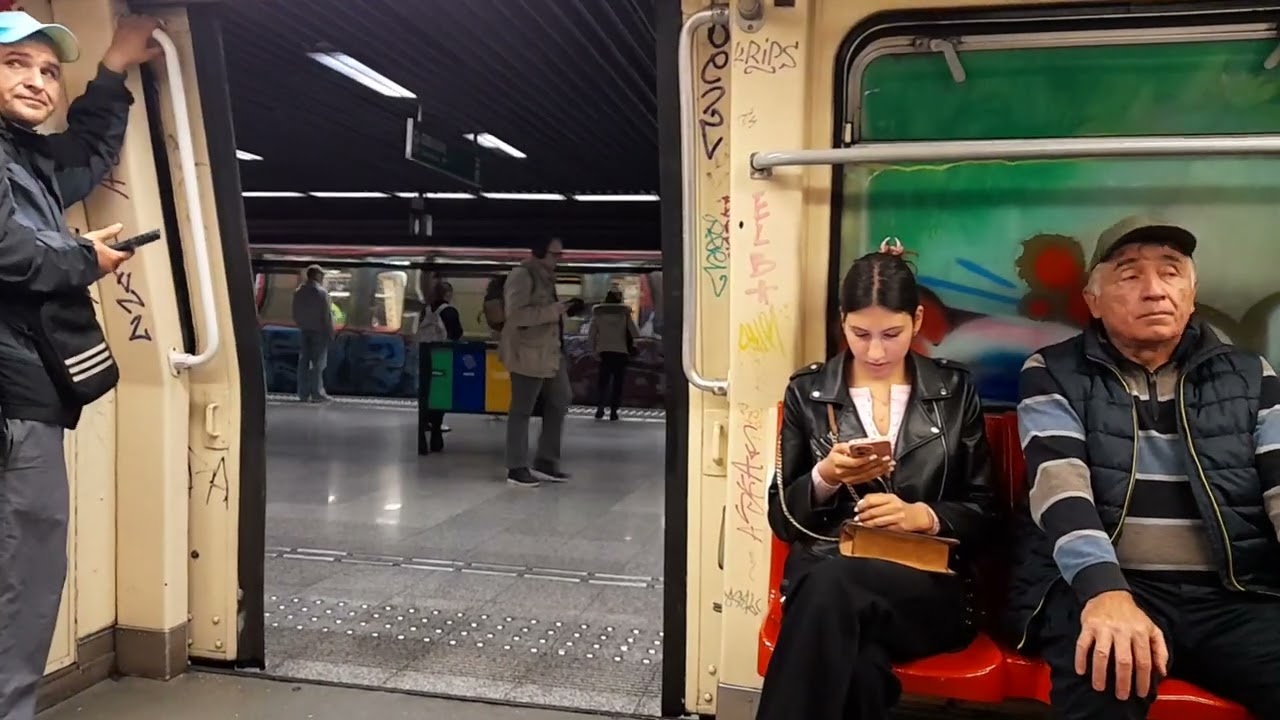 Călătorie cu un metrou Iva Astra pictat în roz între stația Gara de Nord 2 și Jiului 