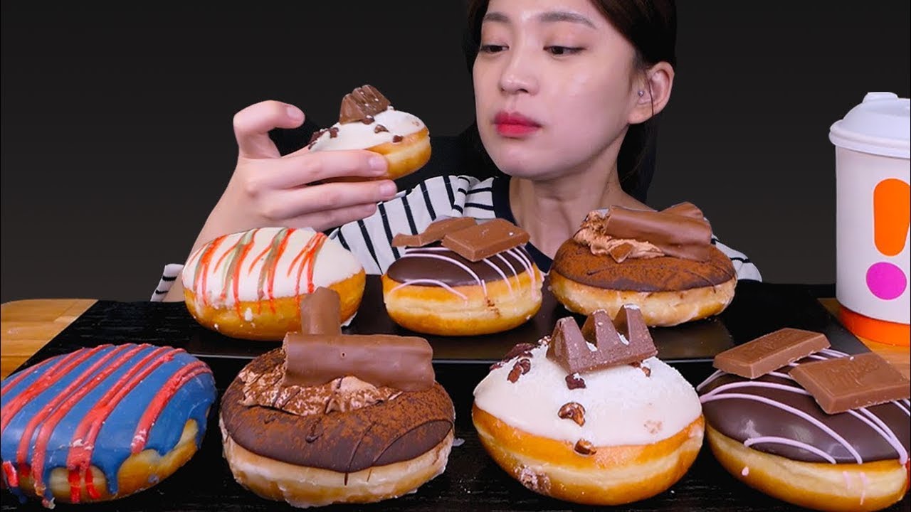 🍩Chocolate donut😋요놈요놈~ 달달하게 생겼넹~😍 [Chocolate donut, Strawberry filled, Cream cheese filled] Mukbang