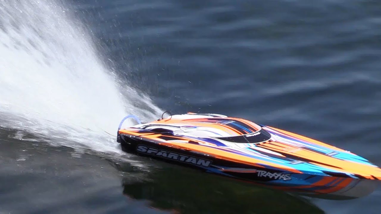 Random RC Boat Whizzing Around...DUCK!!