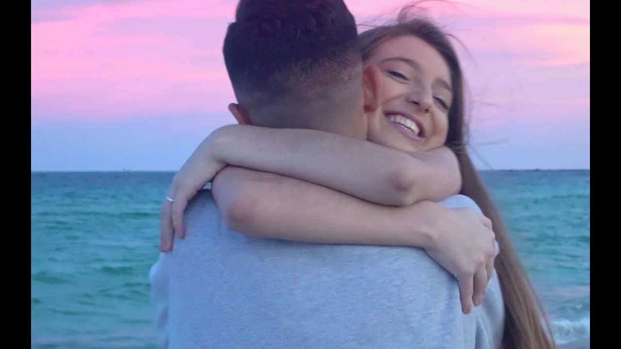 Marty D - Un Rato Mas (Amor A Distancia) | Official Video