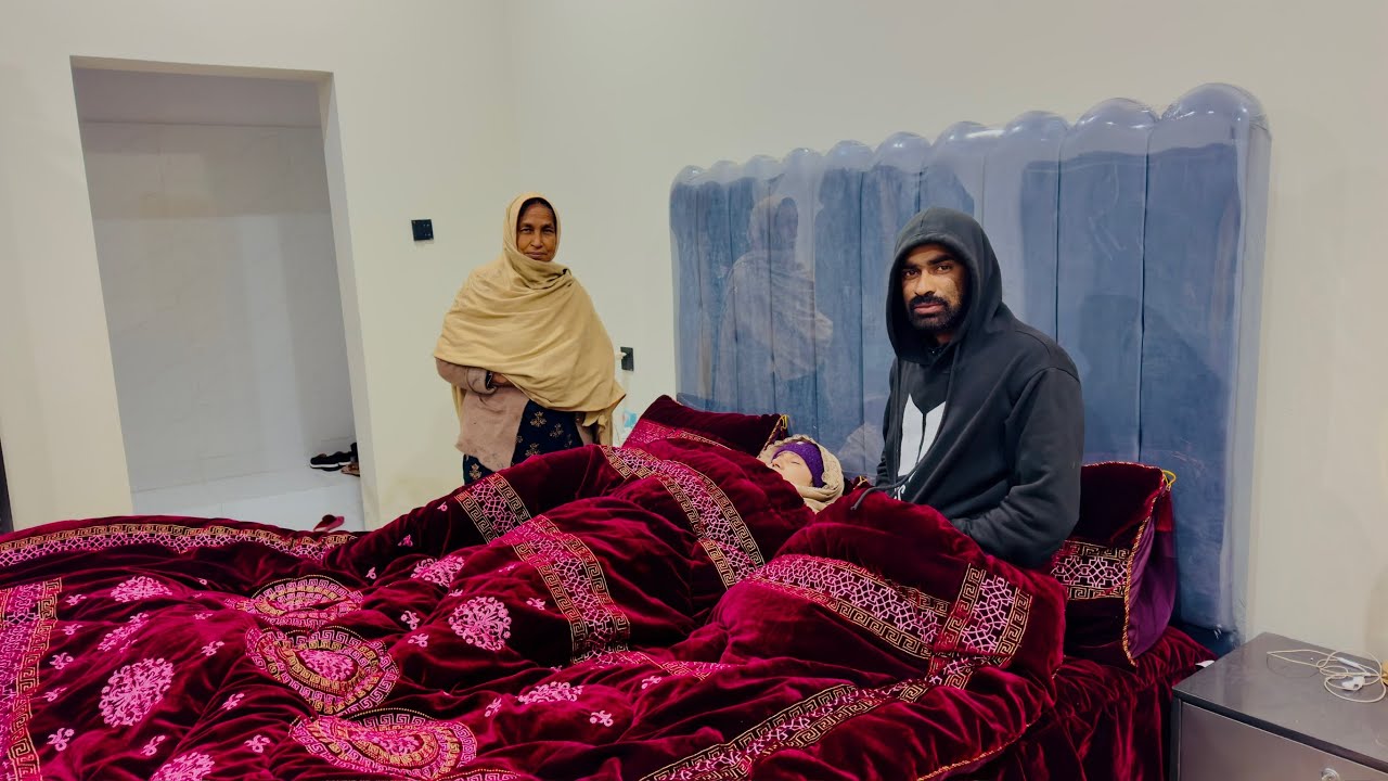 Adhi Raat Ko Begum Ko Sakhat Bukhaar Tabiyait Zayida Kharab