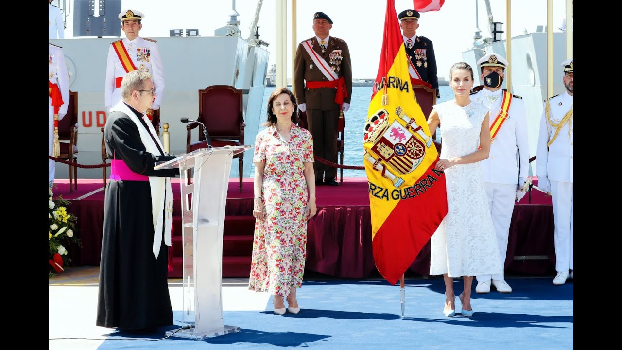 S.M. la Reina preside la entrega de la Bandera Nacional a la “Fuerza de Guerra Naval Especial”
