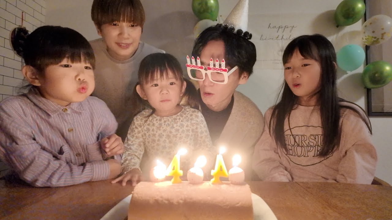 パパの誕生日で“ついつい”火を吹き消しにいくエマ