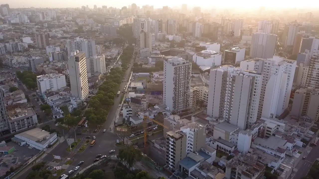 Sobrevolando Lima  ✈ Parte 1