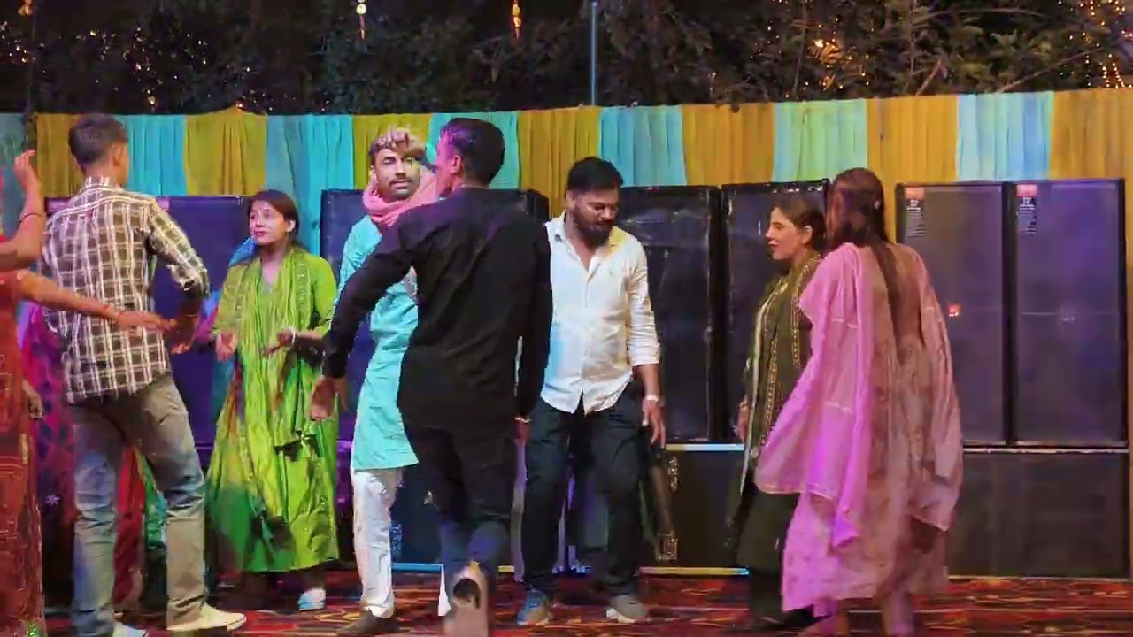 ऊंचो ऊंचो गाडो लुहारी को ..... मेरी बस गयी जान लुहारी में .. 😅🩷.#trending#dance#viralvideo#song 