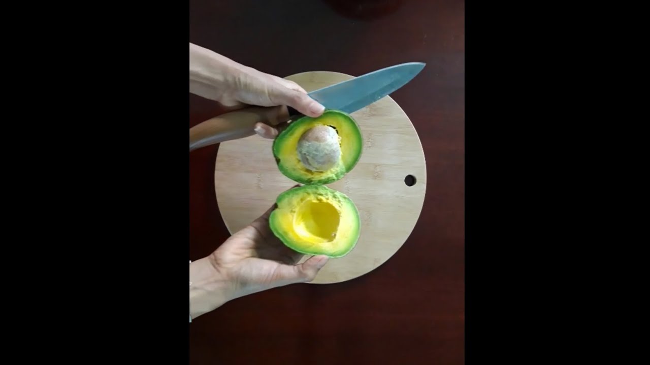 Quả bơ và Cơm gạo lứt đen