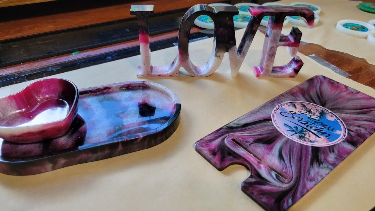 Trying a marble effect with epoxy.😀HAPPY WEDNESDAY 