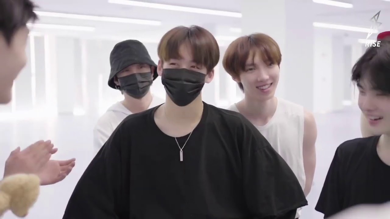 【R1SE】R1SE创造营2021主题曲练习花絮来啦！登海岛，少年开启舞蹈彩排日常！