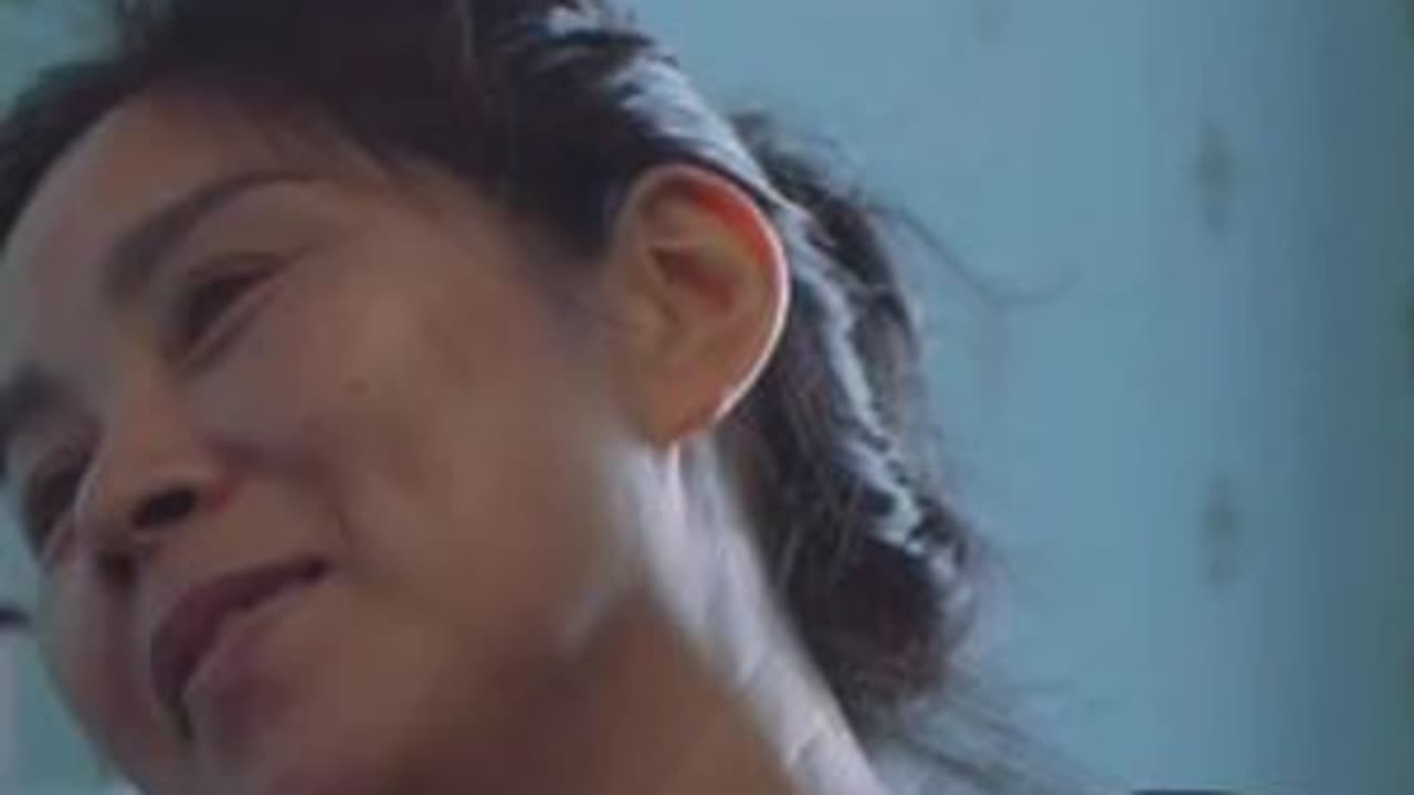 二十年来 ，母亲和女儿的第一次牵手 ，竟然在女儿病床前#母女 #女性力量 #情感
