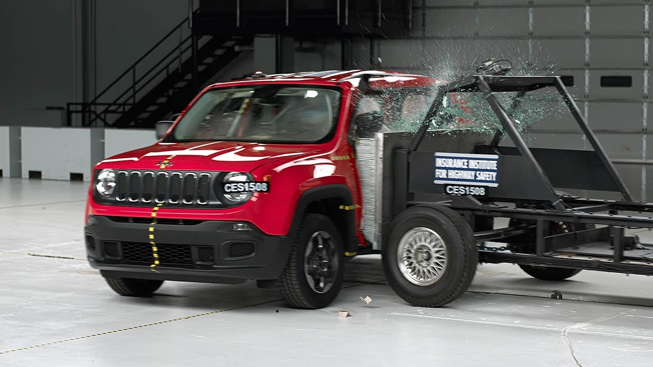 2015 Jeep Renegade side IIHS crash test