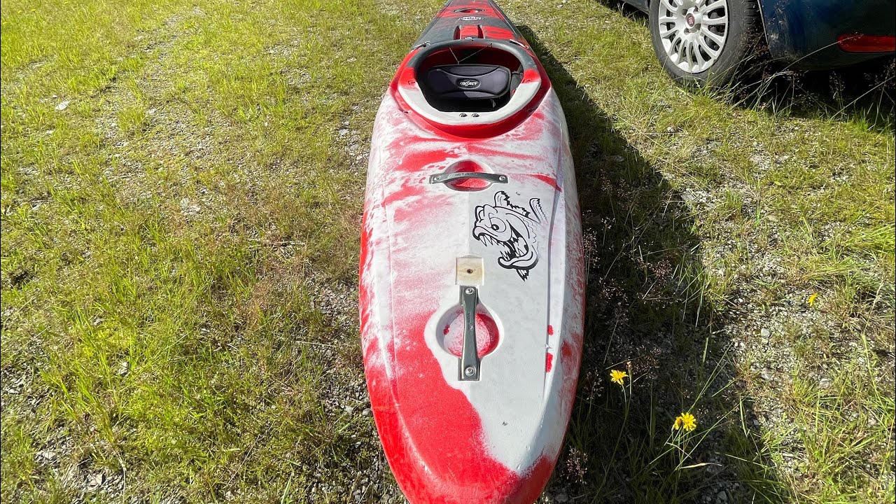 Kayaking the Raundalselvi Playrun in Voss, Norway with the Pyranha Ripper!