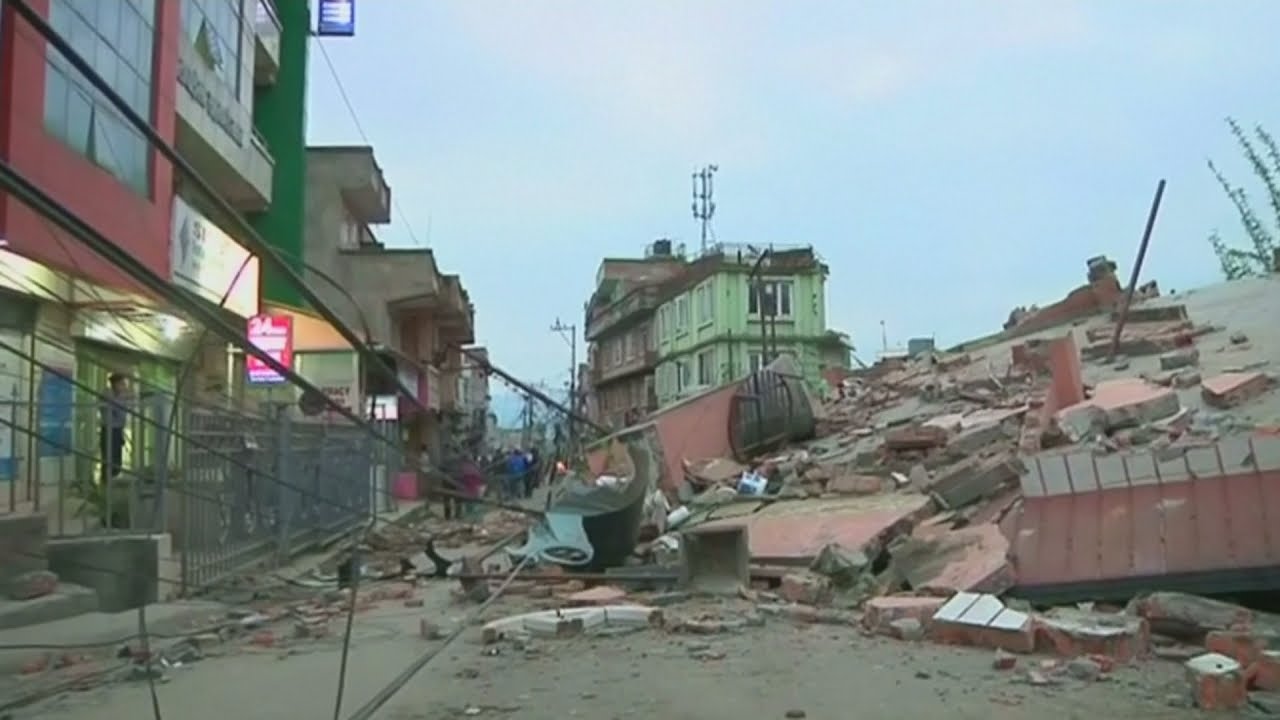 Nepal earthquake: rescuers hunt for survivors among the rubble as death toll soars