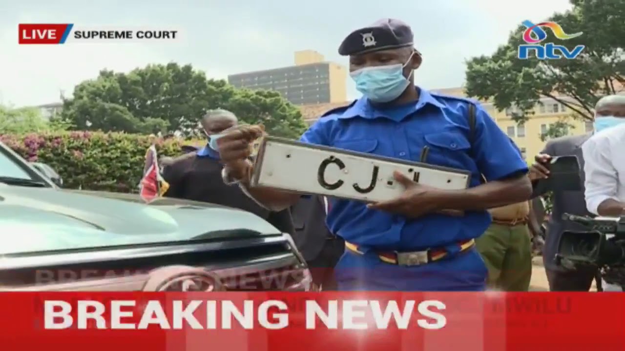 David Maraga hands over official Chief Justice attire and car