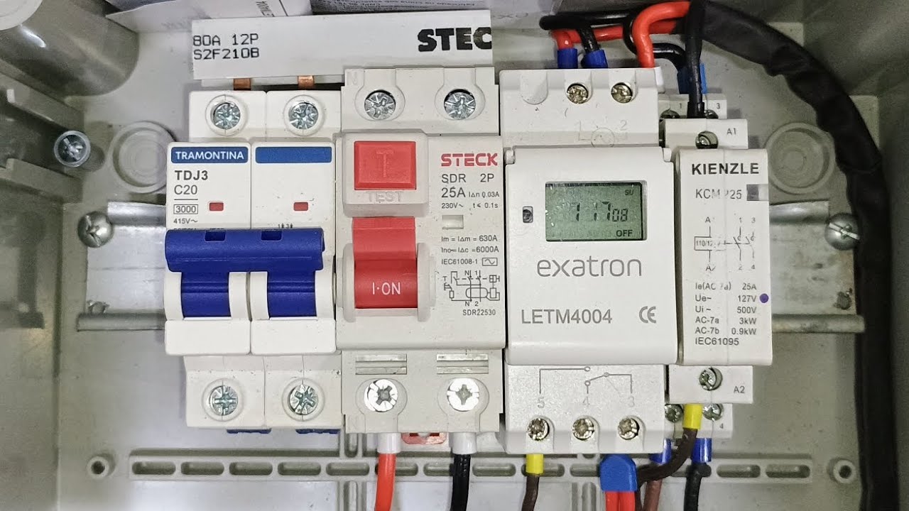 Quadro simples de comando para automa&ccedil;&atilde;o de piscina para acionamento da bomba do filtro