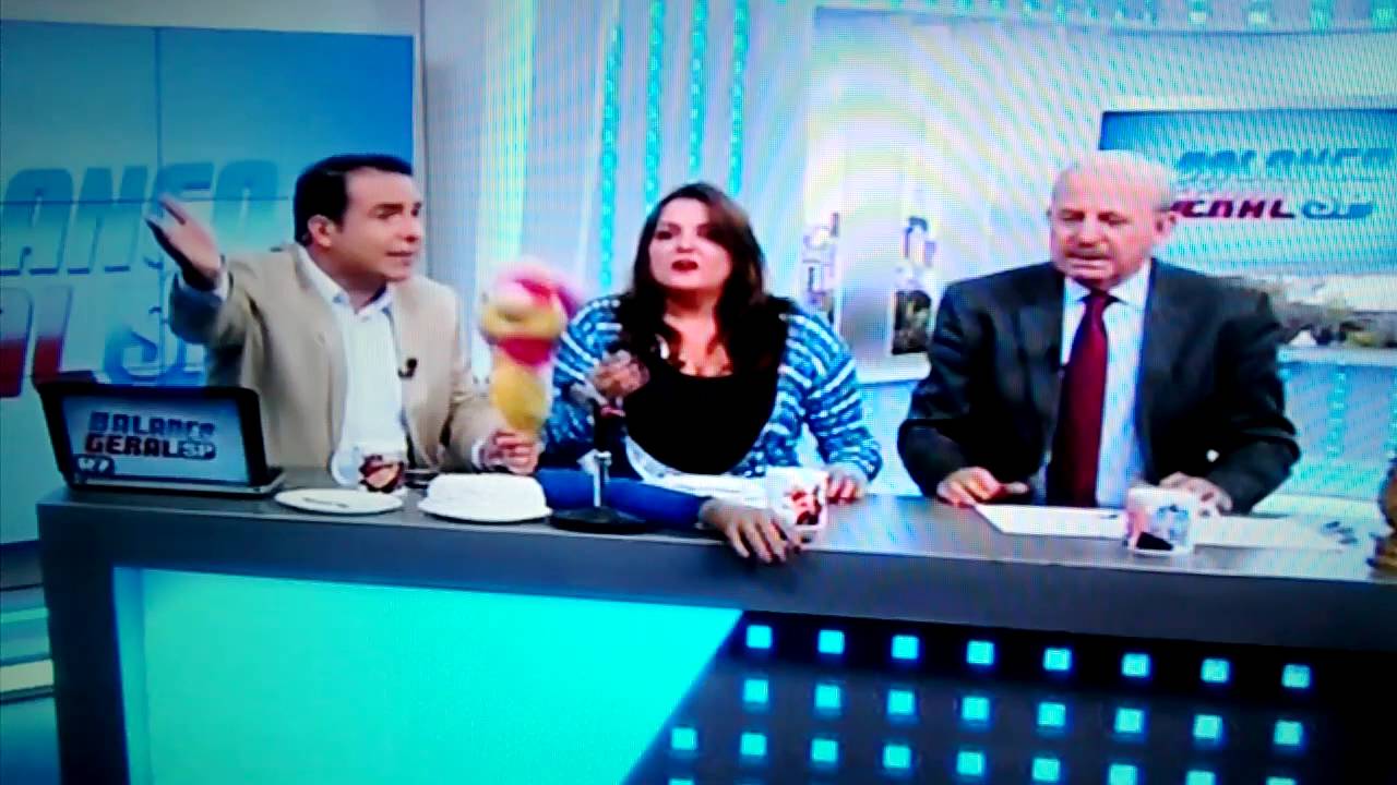 Lombardi quebra prato ao vivo no Balanço Geral