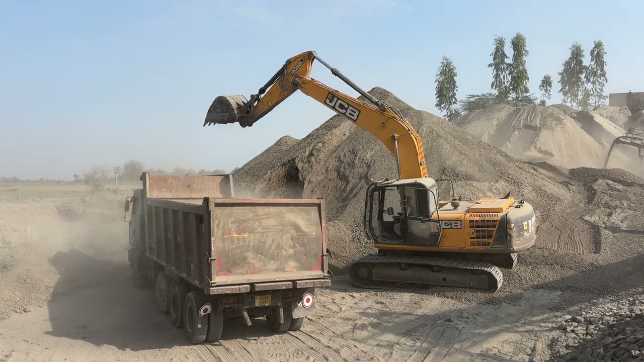 Aaj ki video me aap dekhoge JCB machine reti (sand) se truck ko load karte hue. 🚜Heavy equipment 