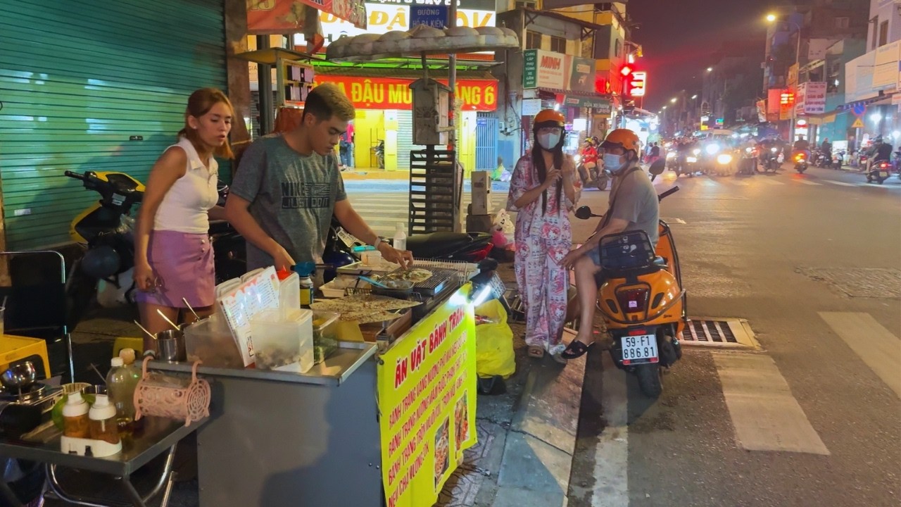 🇻🇳 Хошимин, Вьетнам: субботняя вечерняя прогулка и уличная еда