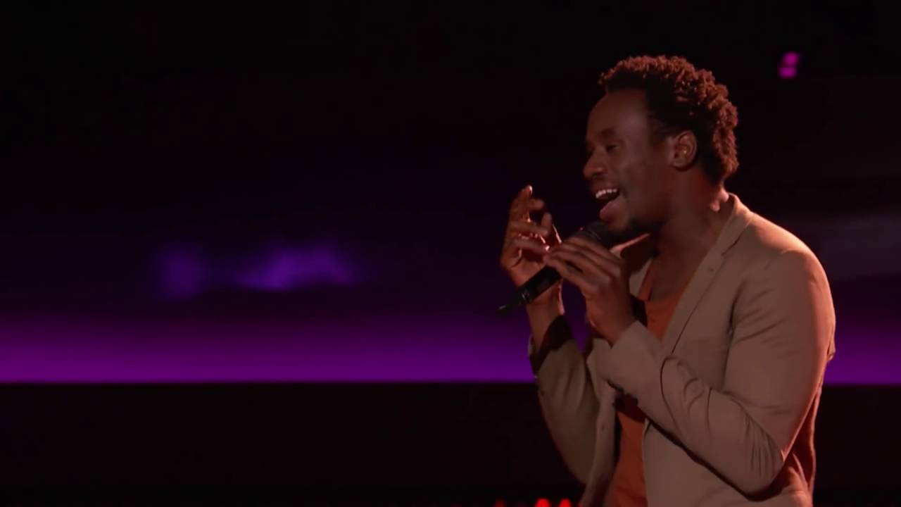 Homem Surpreende e Canta id&ecirc;ntico a James Brown - (I Feel Good)