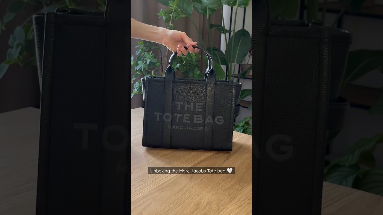 Unboxing the Marc Jacobs Tote Bag 🖤 