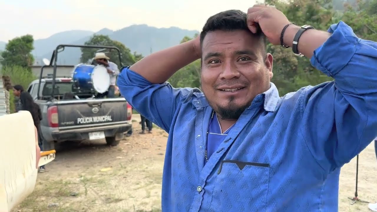 De esta manera llegó EL MAESTRO PASCUAL Godinez a tocar con sus alumnos, QUE CHINGÓN LOS RECIBIERON