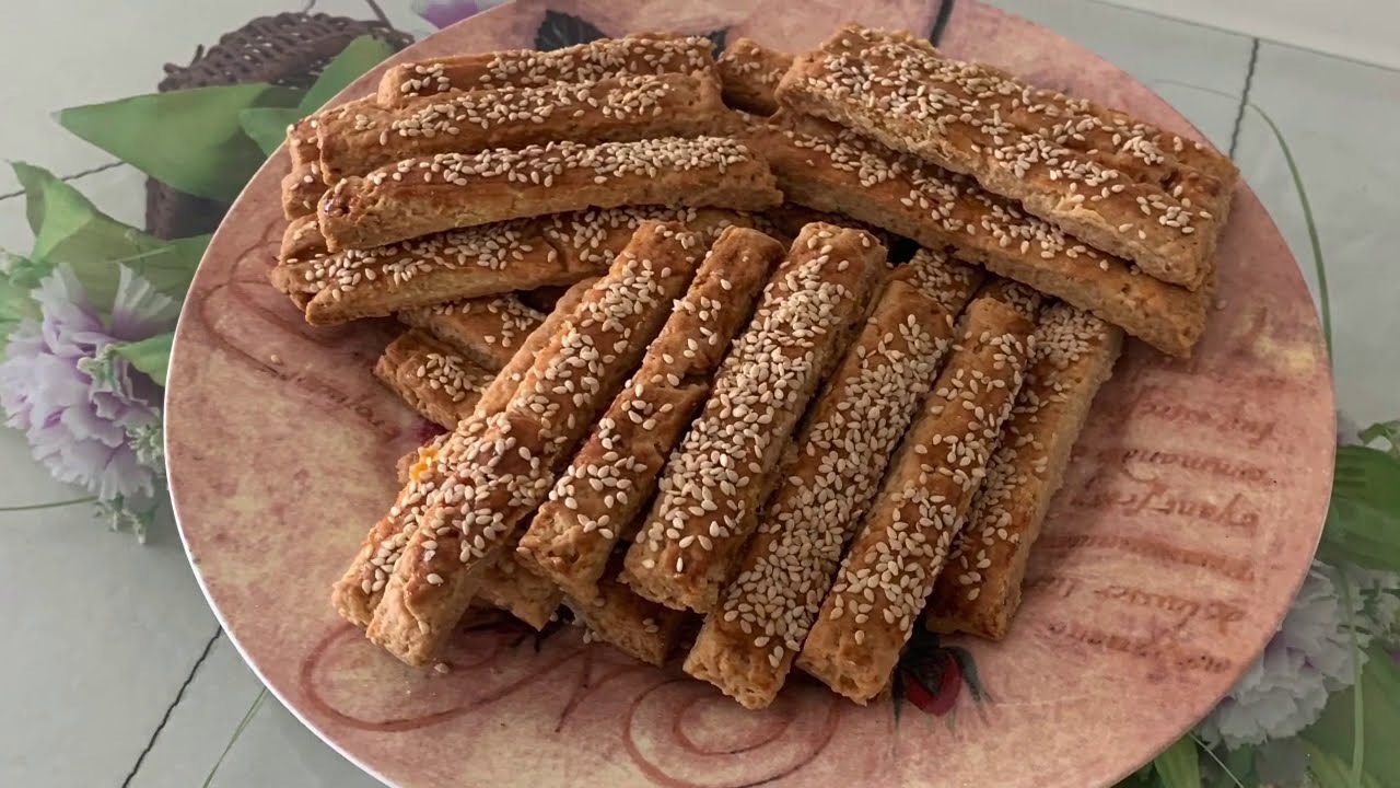 Pastane Usulü Susamlı Çubuk Tarifi. Susamlı çubuk kraker nasıl yapılır.