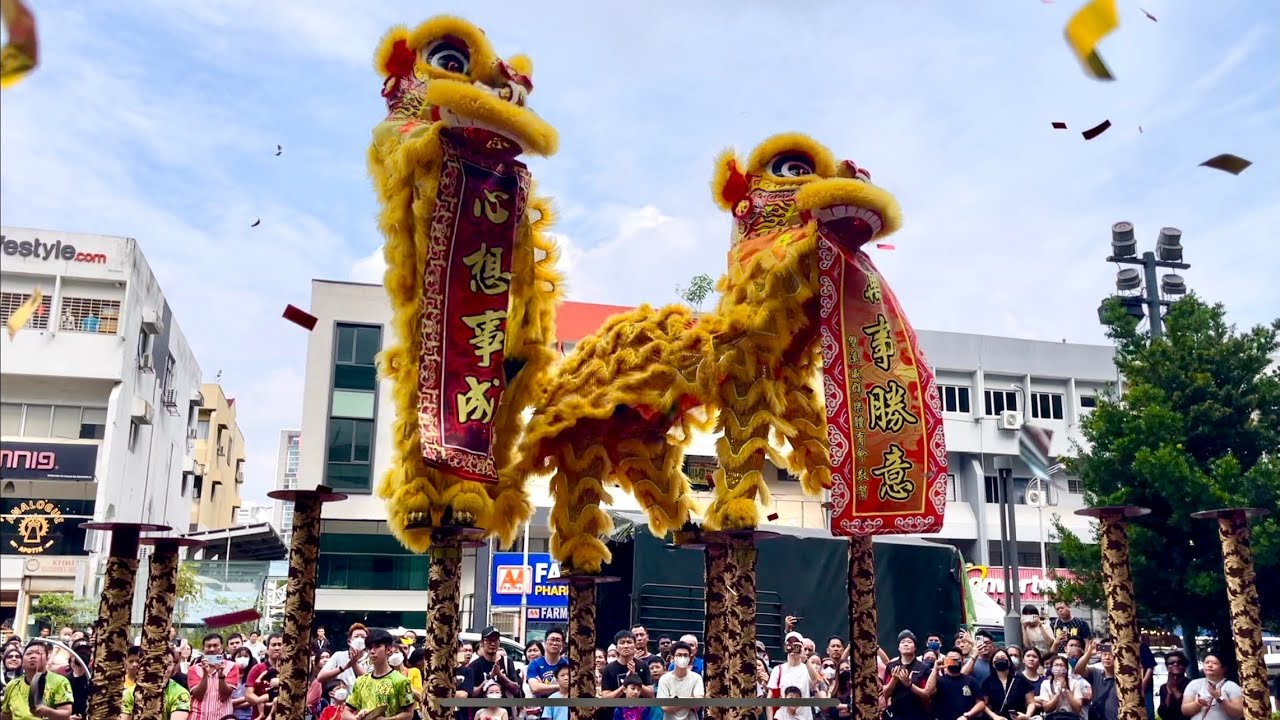 [CNY 2024] Acrobatic Double Golden Lion Dance 🦁 - Khuan Loke 群樂 @ Starling Mall PJ