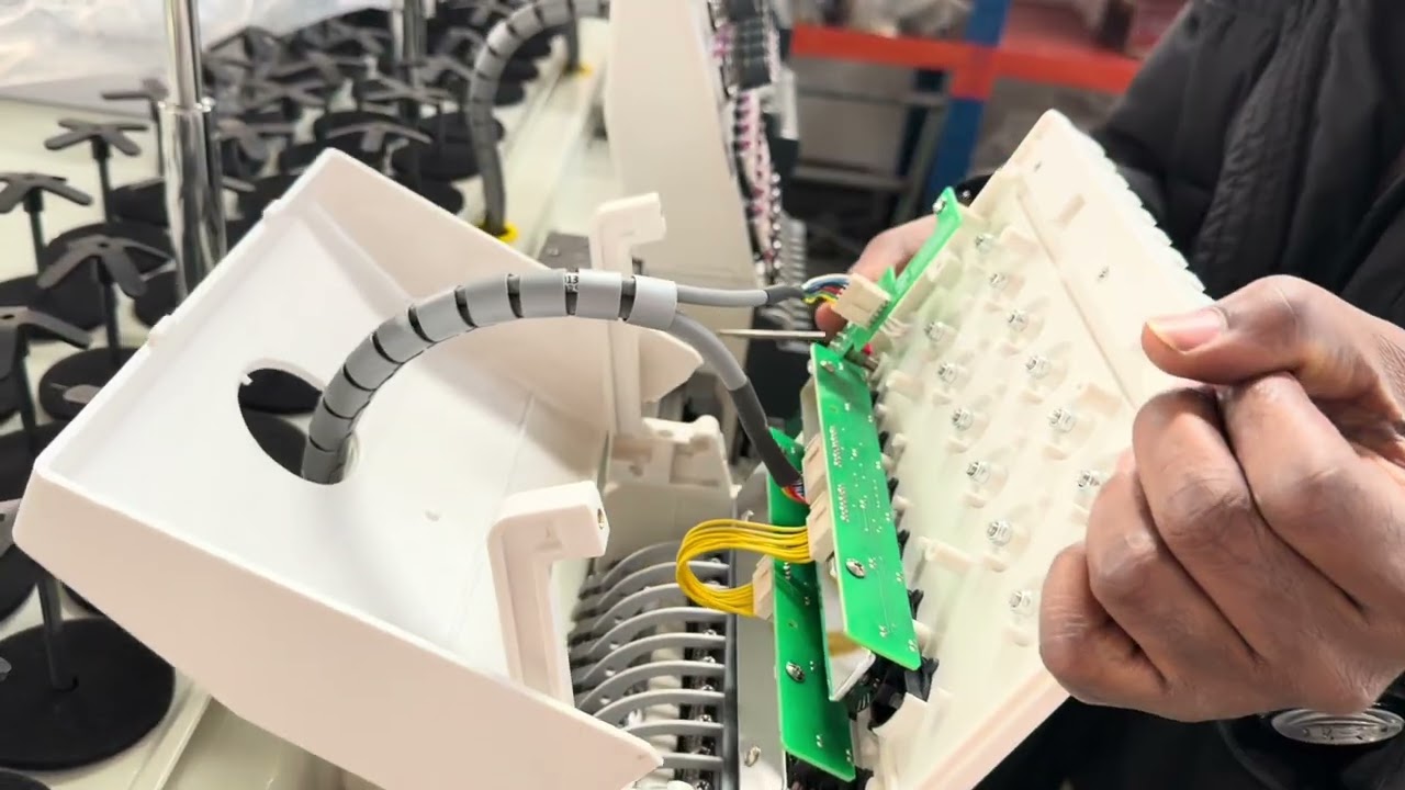 Changing tension head