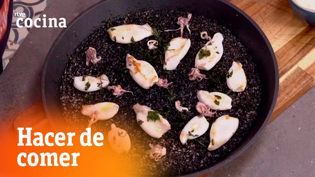 Cómo hacer Arroz negro - Hacer de comer | RTVE Cocina