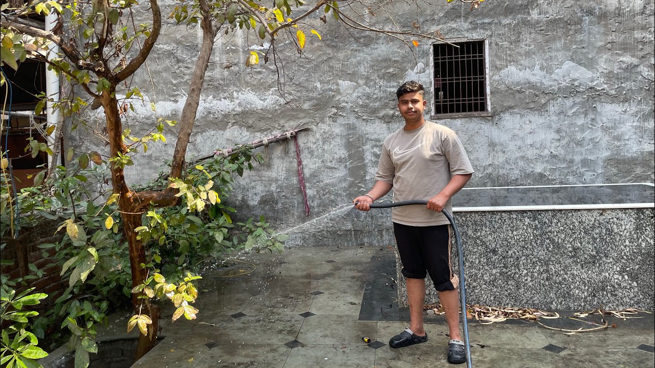 Aaj ped 🌳 paudhon mein pani dala 😊