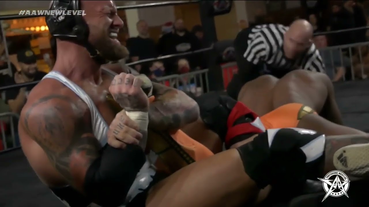 Isaiah Moore vs Josh Alexander 