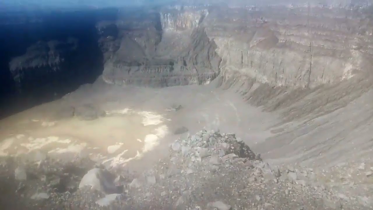 Au coeur du volcan Karthala en Gde Comore@alisalim4258
