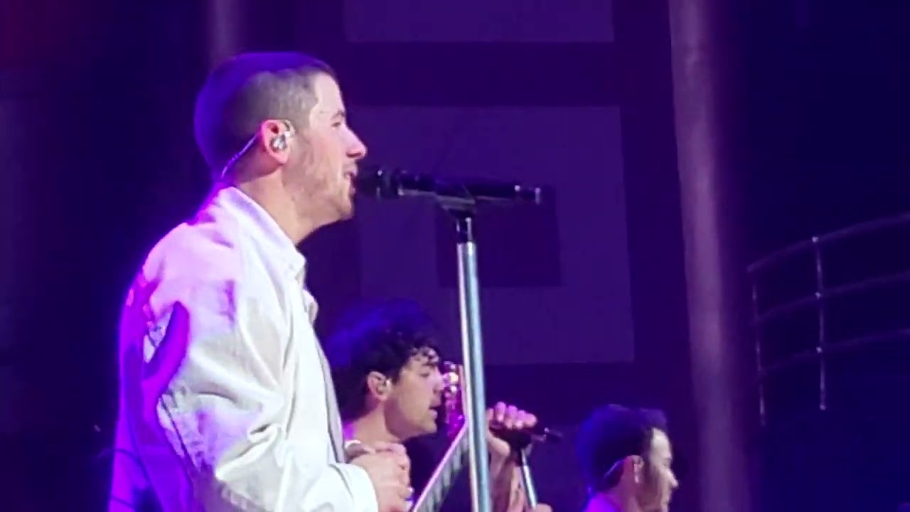 Jonas Brothers cover The Cranberries Dreams Toronto February 15, 2025
